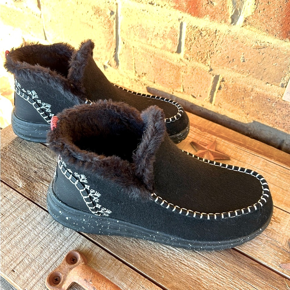Hey Dude Women’s Suede Boots size 10
